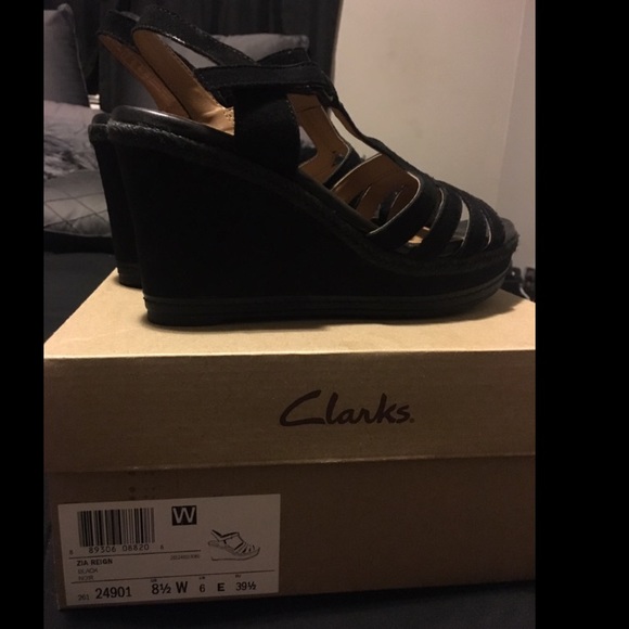 Comfy Clark’s - Picture 1 of 6